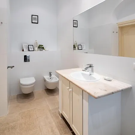 Romari площа ринок 28 Apartment *