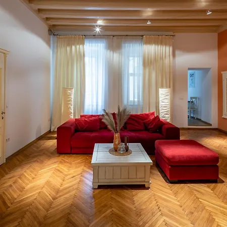 Romari Площа Ринок 28 *