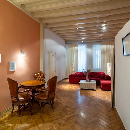 Apartment Romari площа ринок 28