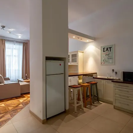 Romari площа ринок 28 Lviv