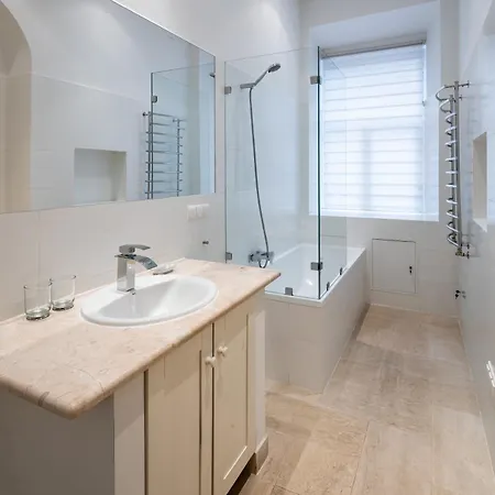 Romari площа ринок 28 Lviv