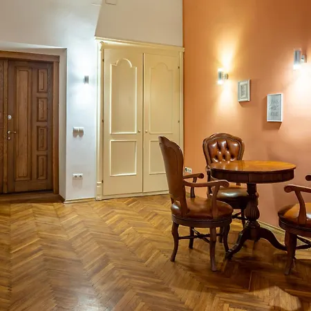 Daire Romari площа ринок 28 Lviv