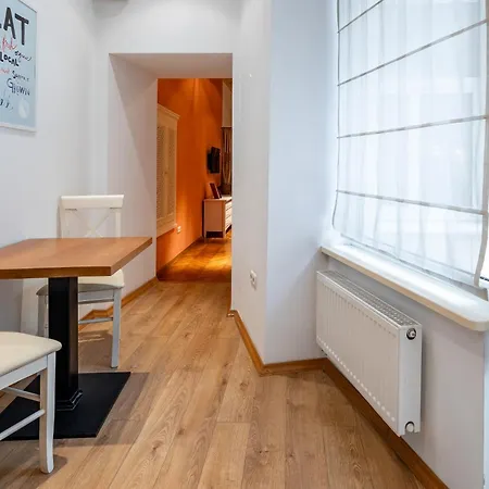 Romari площа ринок 28 * Lviv