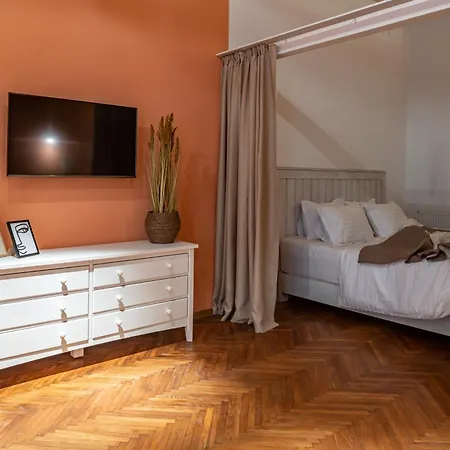 Apartment Romari площа ринок 28 *