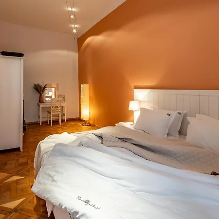 Romari площа ринок 28 Daire Lviv