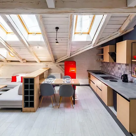 Daire Romari площа ринок 28 Lviv