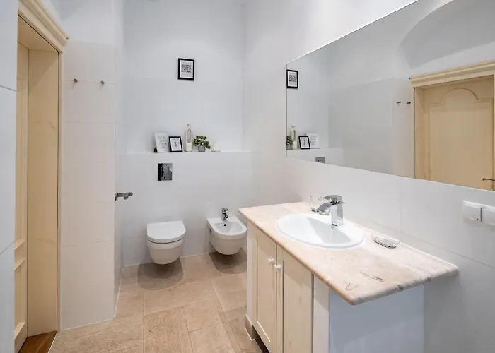 Romari площа ринок 28 *